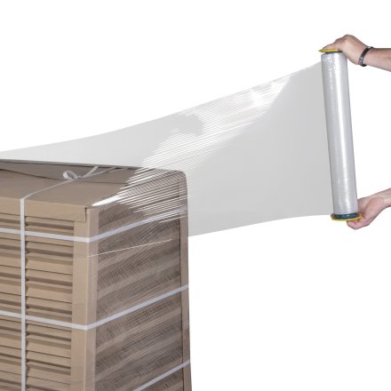 folia stretch transparentna 500 mm rozwijana ręcznie z rolki o dużej elastyczności do owijania palet i zabezpieczania ładunku w magazynie