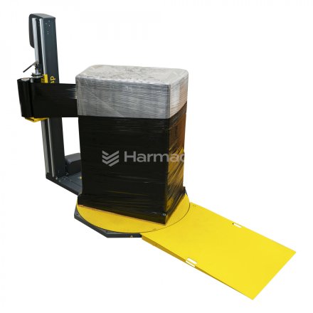 Folia stretch maszynowa czarna 500 mm POWER 250 o wysokiej wytrzymałości używana na owijarce do stabilizacji palet i zabezpieczania ładunków w magazynie