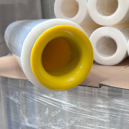 Folia stretch z dyspenserem Harmadon SF 77621, wytrzymała i elastyczna, do owijania palet oraz zabezpieczania ładunków w magazynie