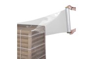 Folia stretch transparentna ręczna 500 mm 17 µm 2,35 kg w trakcie owijania palety, bardzo wysoka wytrzymałość i rozciągliwość do zabezpieczania ładunków